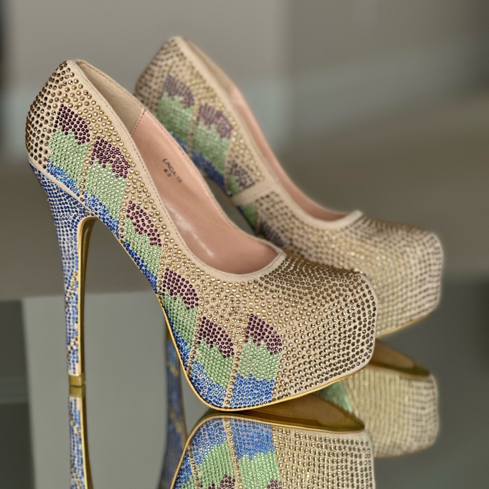 Gorgeous gold rhinestone sexy 6in heels. Mascotte multicolor bling in size 8.5